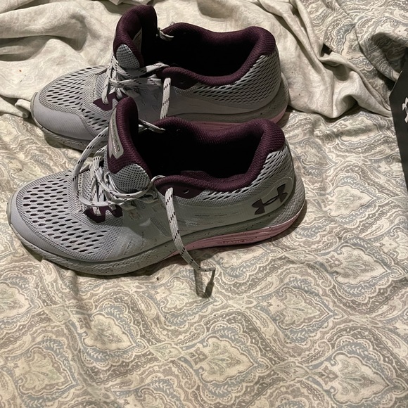 Under Armor Shoes - Picture 3 of 3